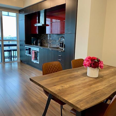 Central Toronto Suite - Free Parking, City Views, Near Cn Tower Εξωτερικό φωτογραφία
