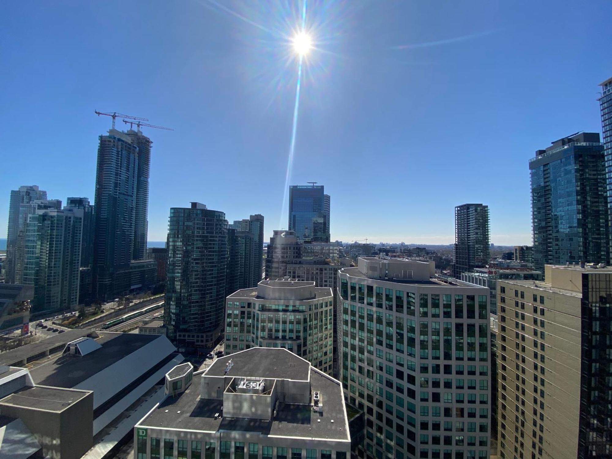 Central Toronto Suite - Free Parking, City Views, Near Cn Tower Εξωτερικό φωτογραφία