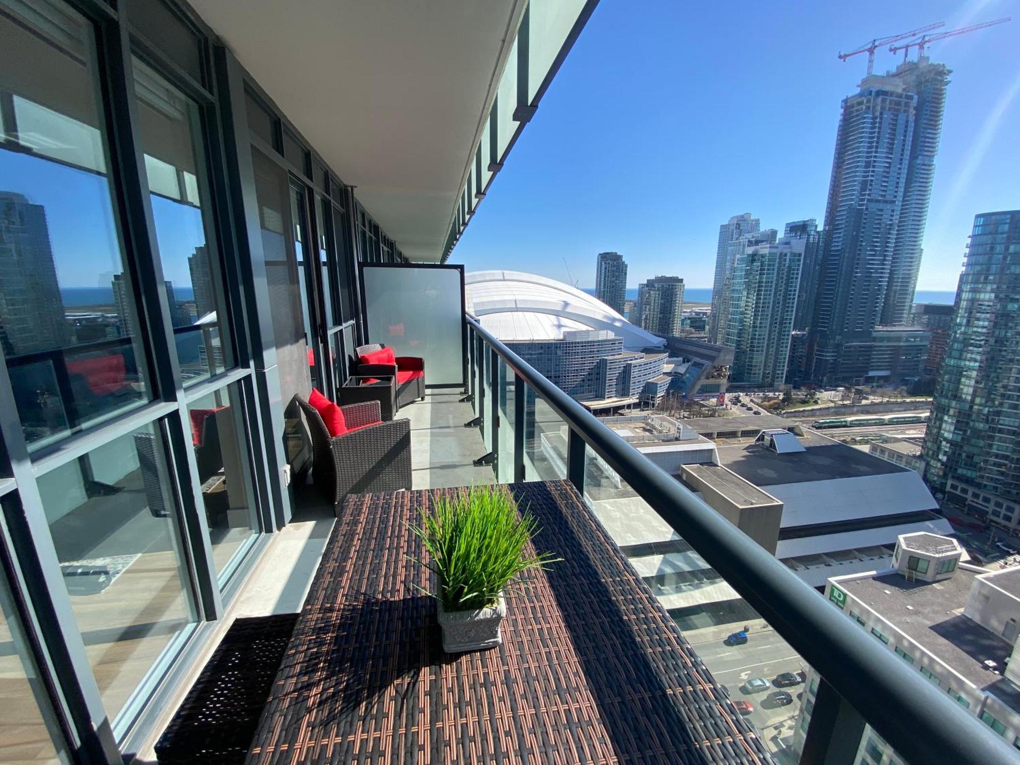 Central Toronto Suite - Free Parking, City Views, Near Cn Tower Εξωτερικό φωτογραφία