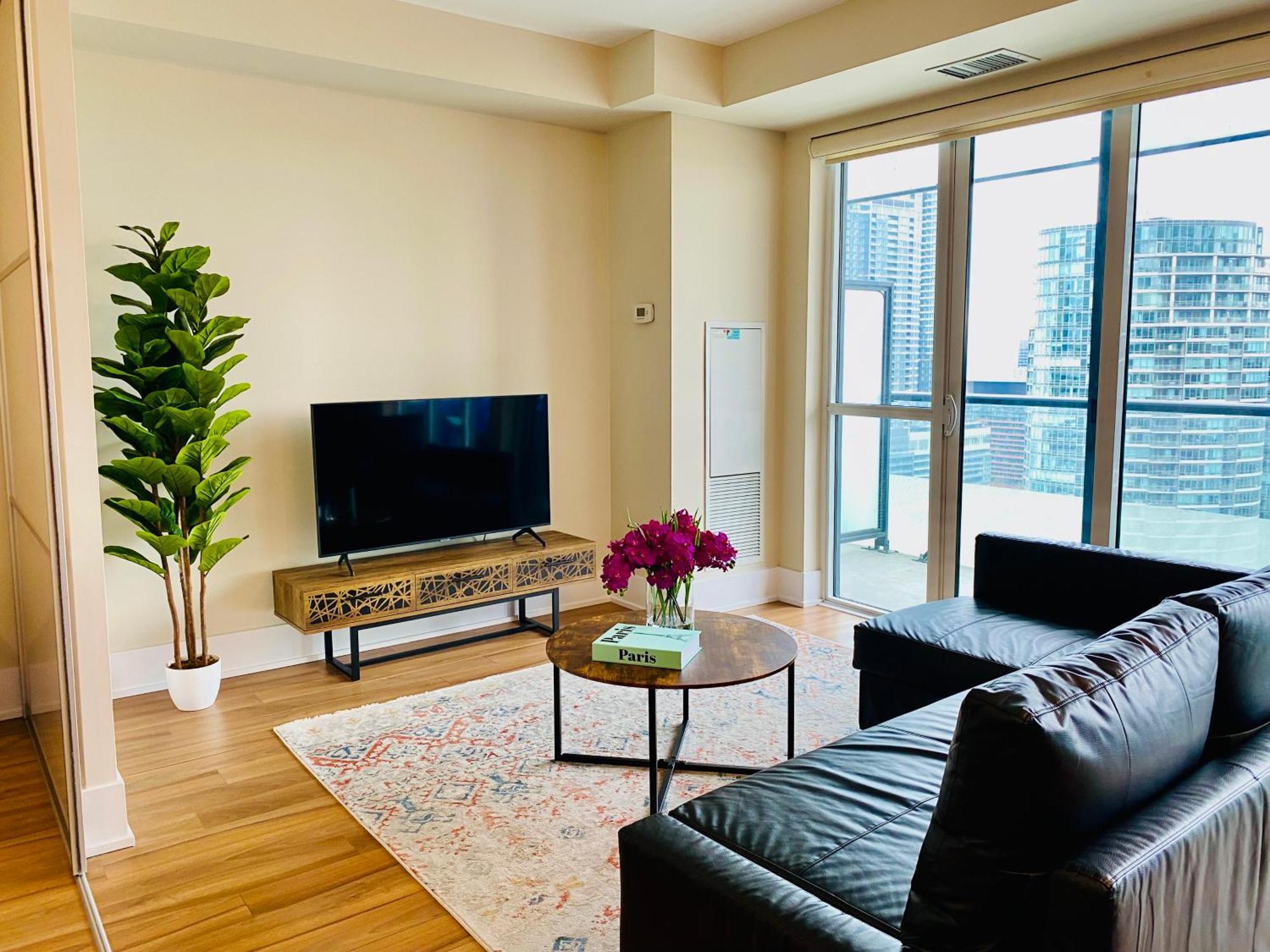 Central Toronto Suite - Free Parking, City Views, Near Cn Tower Εξωτερικό φωτογραφία